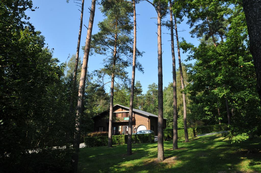 Village De Vacances De Vencimont Vonêche Exteriér fotografie