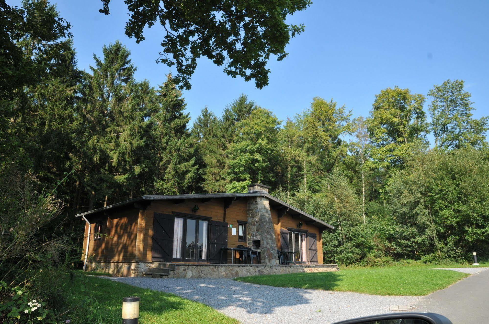 Village De Vacances De Vencimont Vonêche Exteriér fotografie