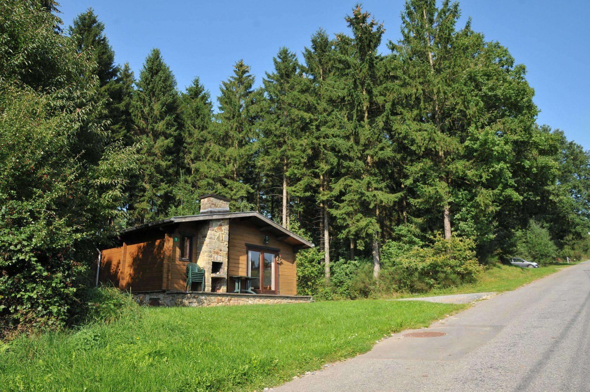 Village De Vacances De Vencimont Vonêche Exteriér fotografie