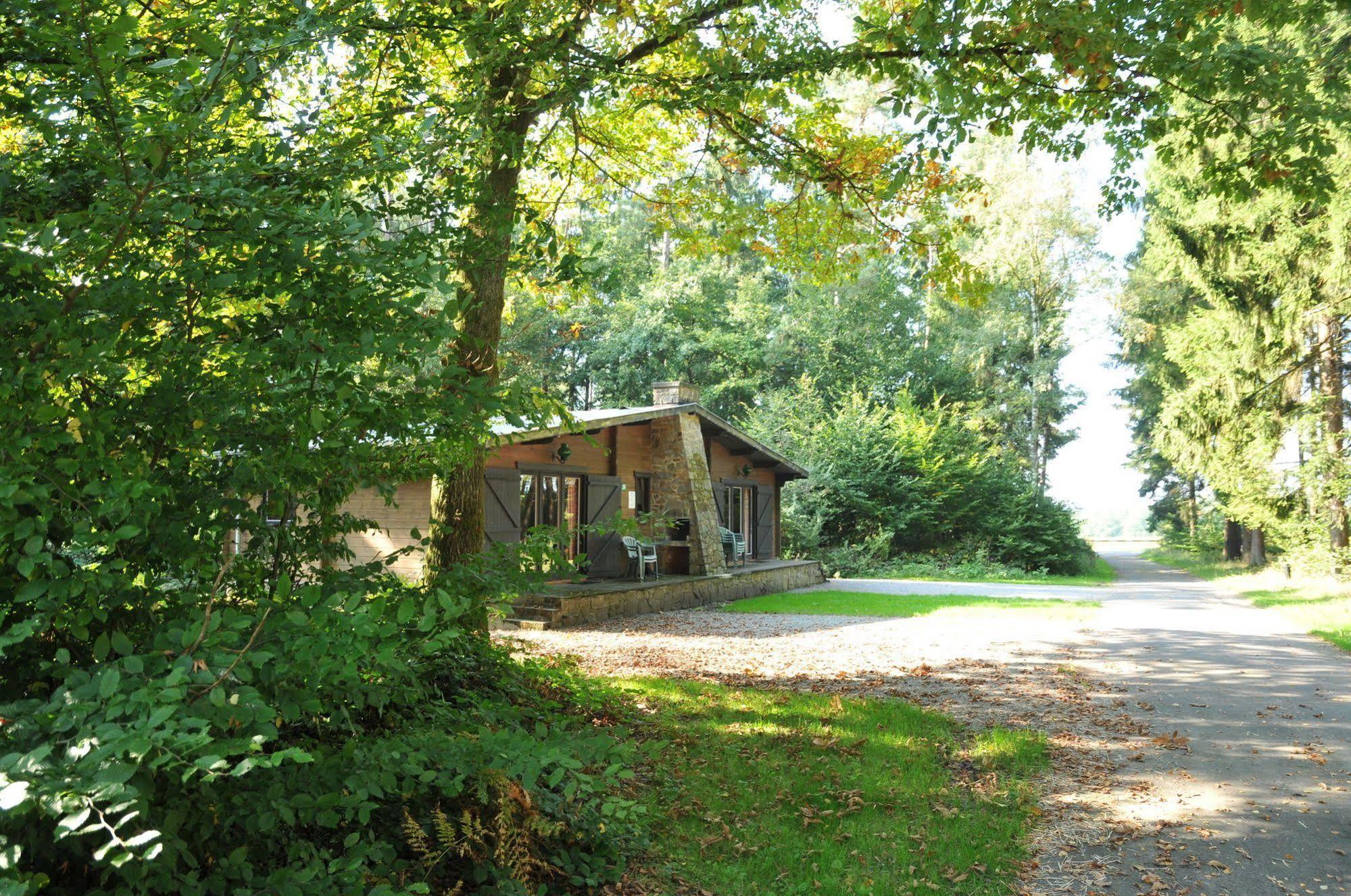 Village De Vacances De Vencimont Vonêche Exteriér fotografie