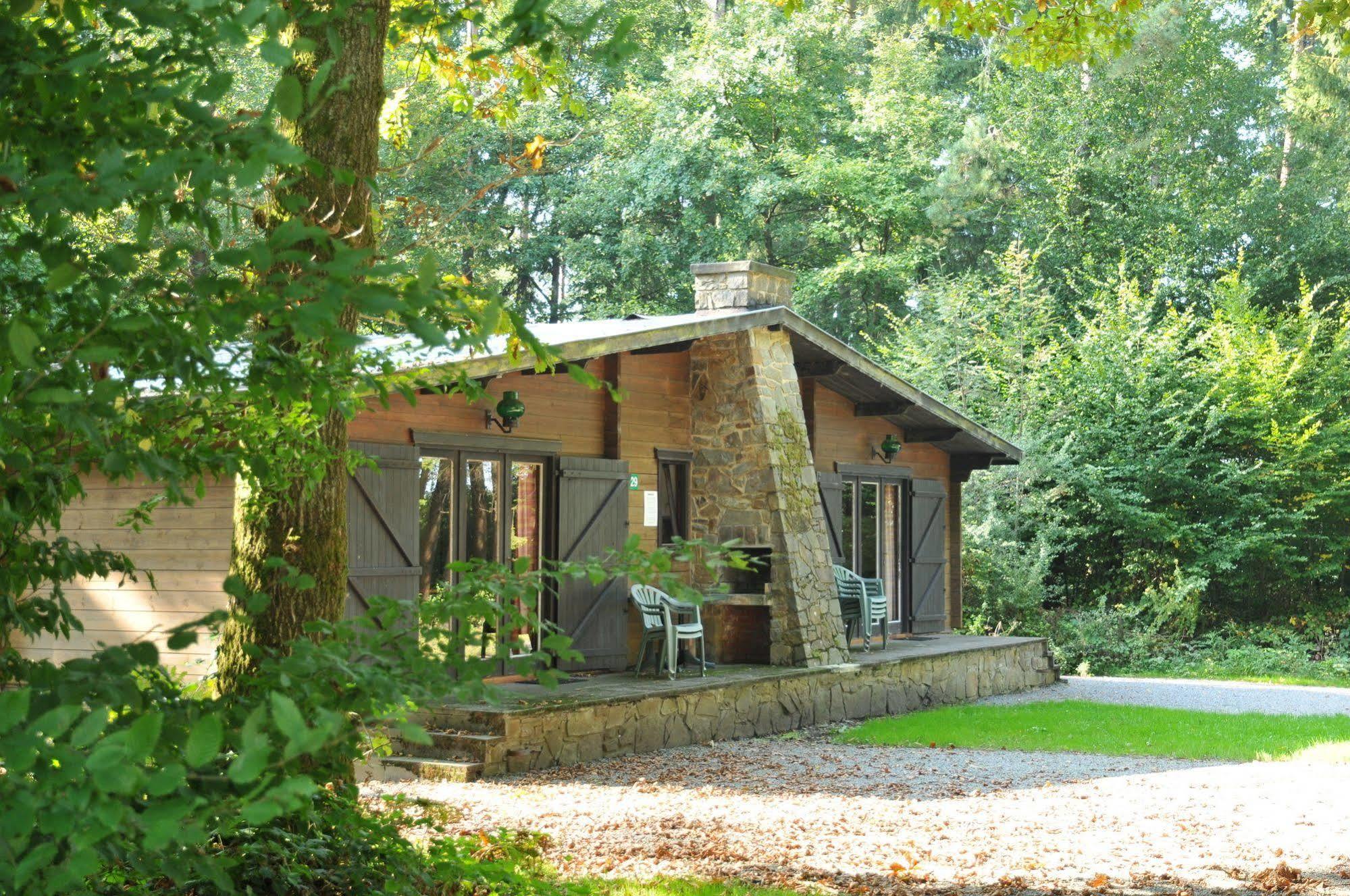 Village De Vacances De Vencimont Vonêche Exteriér fotografie