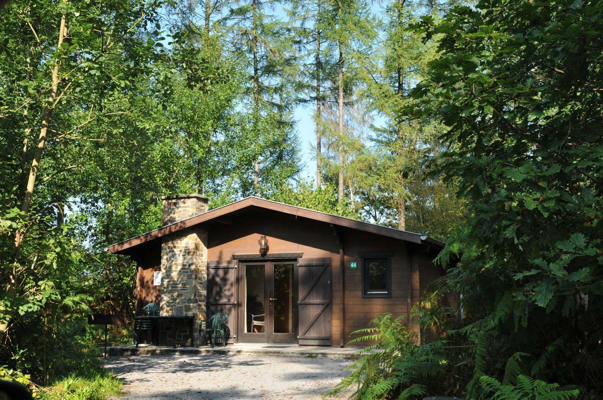 Village De Vacances De Vencimont Vonêche Exteriér fotografie