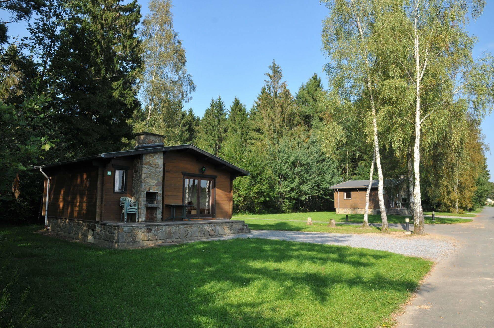 Village De Vacances De Vencimont Vonêche Exteriér fotografie